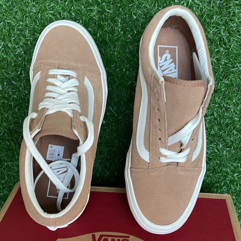 Vans WMNS Old Skool Stacked  Soft Suede Burro/True White 
VN0A7Q5MB69
Platforms - Picture 12 of 16